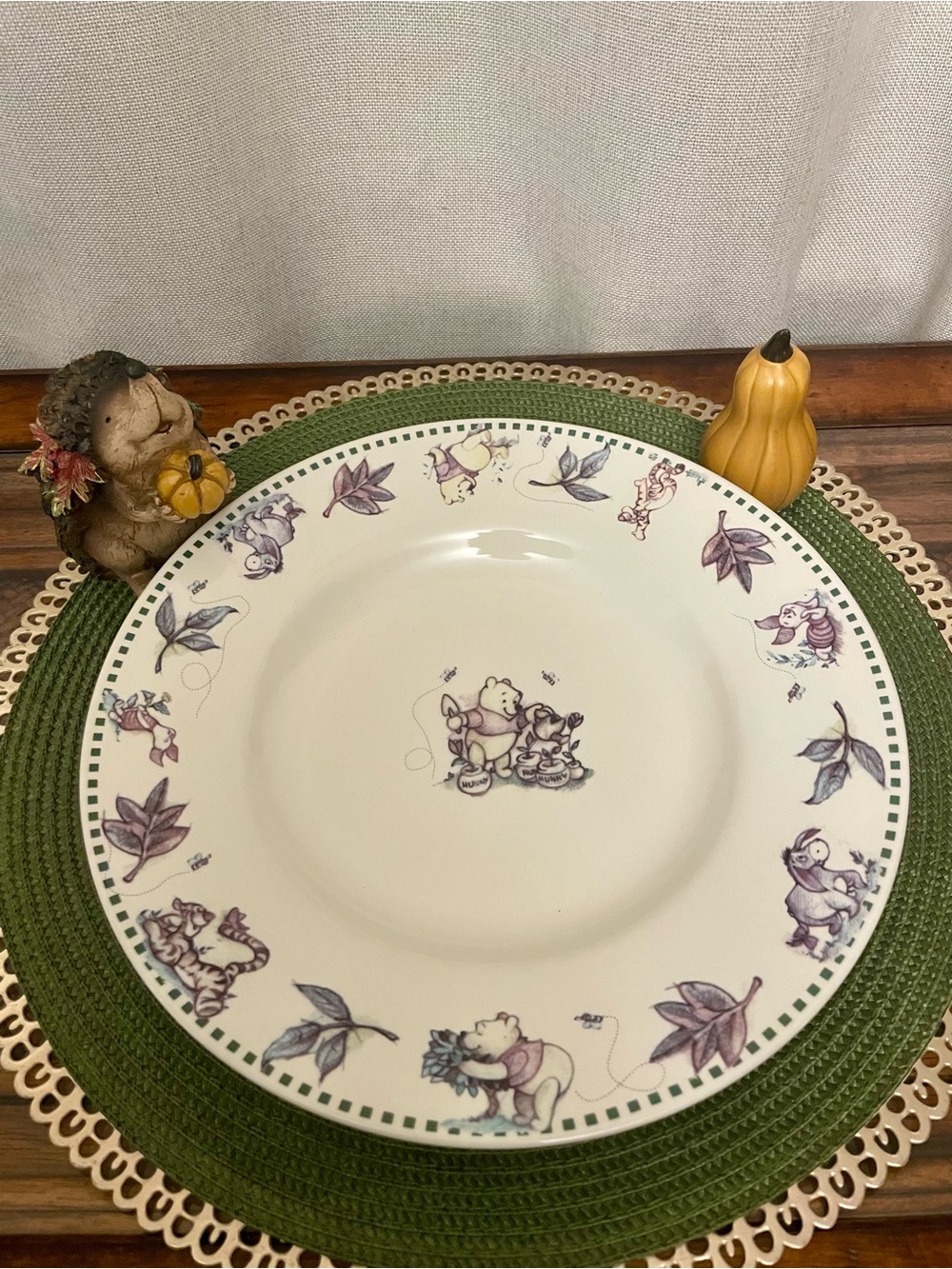 Winnie the Pooh Fall themed 100 acre woods VTG dinner plate